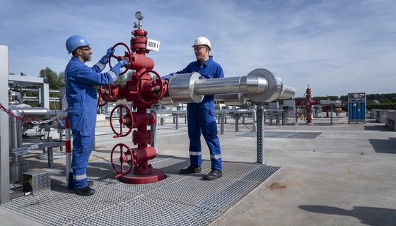 Mitarbeitende von Neptune Energy fördern in Speyer Erdöl