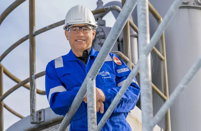 Thomas Jürriens auf der Treppe einer Förderanlage