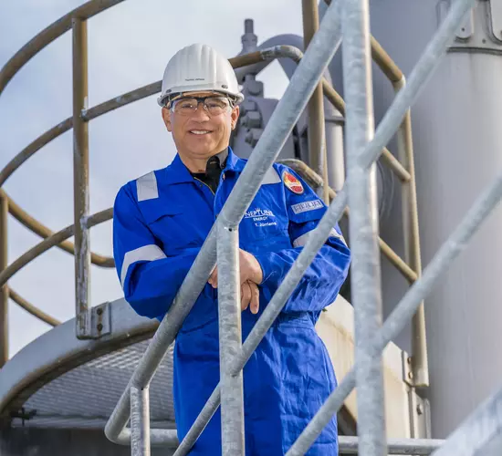 Thomas Jürriens auf der Treppe einer Förderanlage